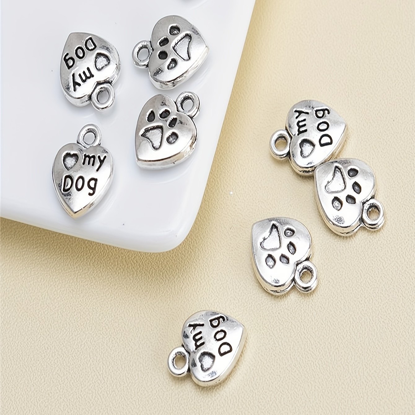 20pcs Heart Shape Clew Print Dog Detail Pendants 13x10mm
